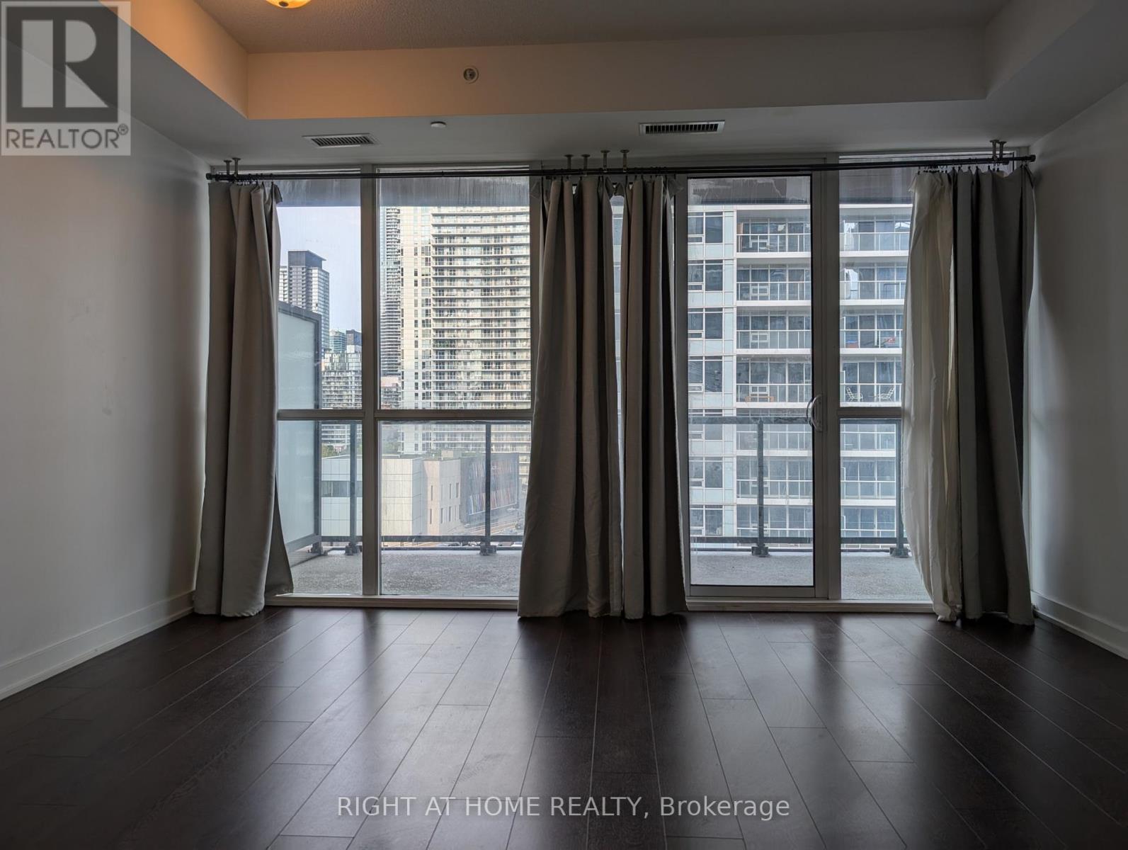 1109 - 20 Bruyeres Mews, Toronto, Ontario  M5V 0G8 - Photo 3 - C13680452