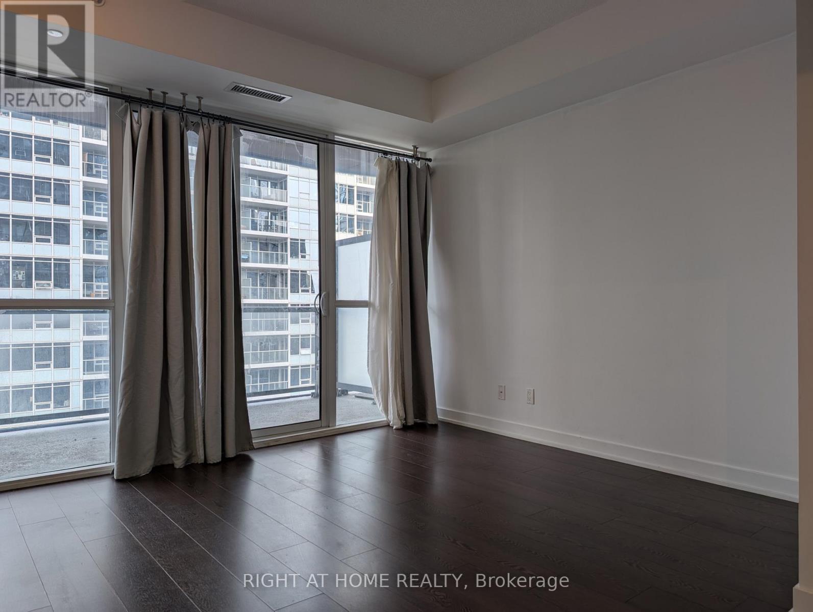 1109 - 20 Bruyeres Mews, Toronto, Ontario  M5V 0G8 - Photo 4 - C13680452