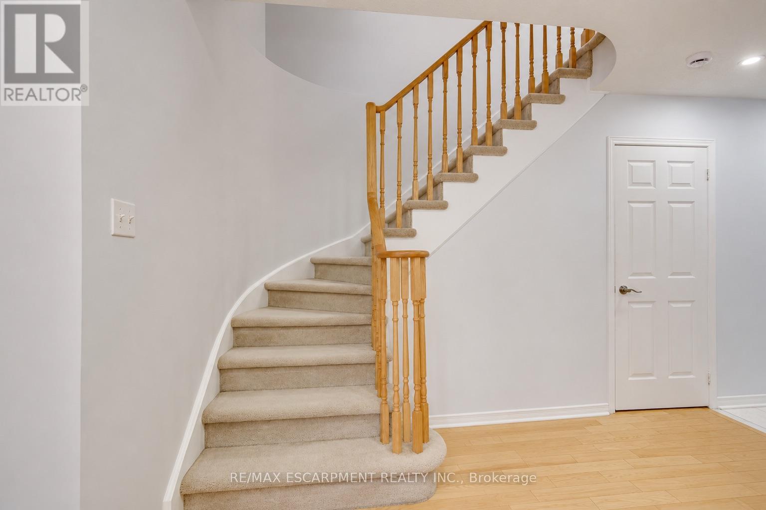 1793 Creek Way, Burlington, Ontario  L7L 6R1 - Photo 10 - W13680462