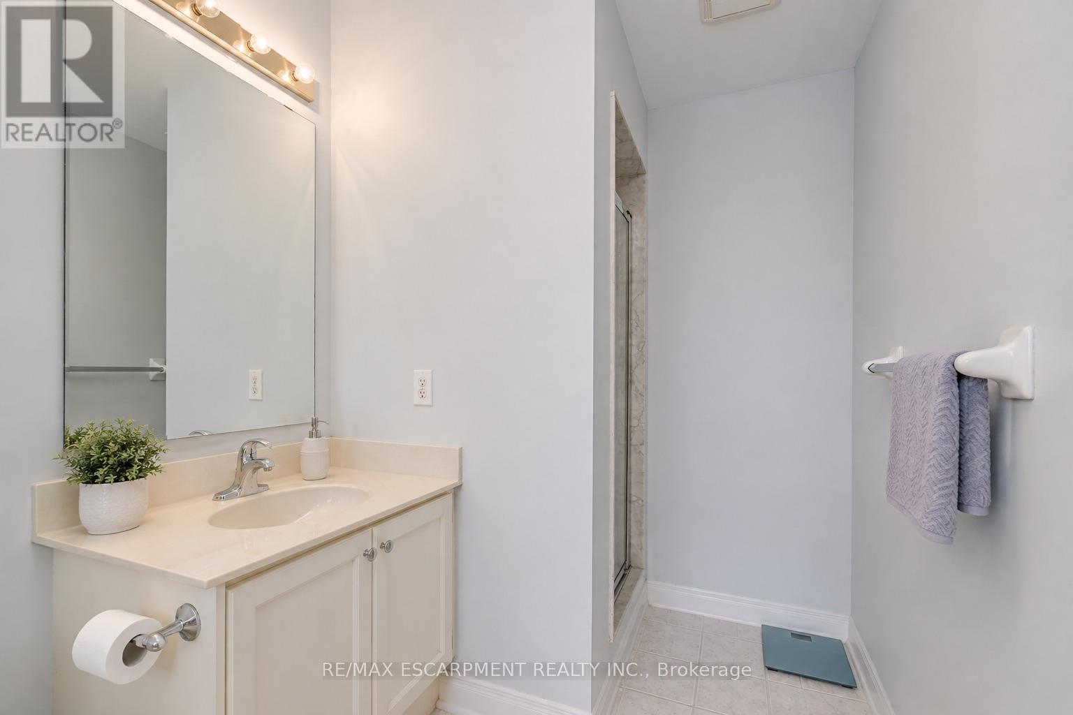 1793 Creek Way, Burlington, Ontario  L7L 6R1 - Photo 13 - W13680462
