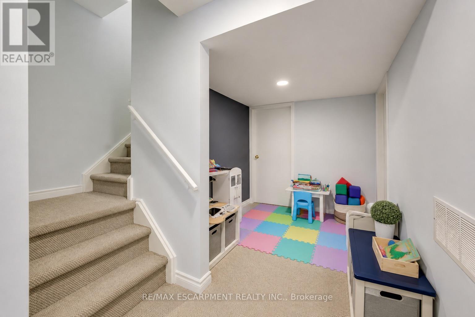 1793 Creek Way, Burlington, Ontario  L7L 6R1 - Photo 18 - W13680462