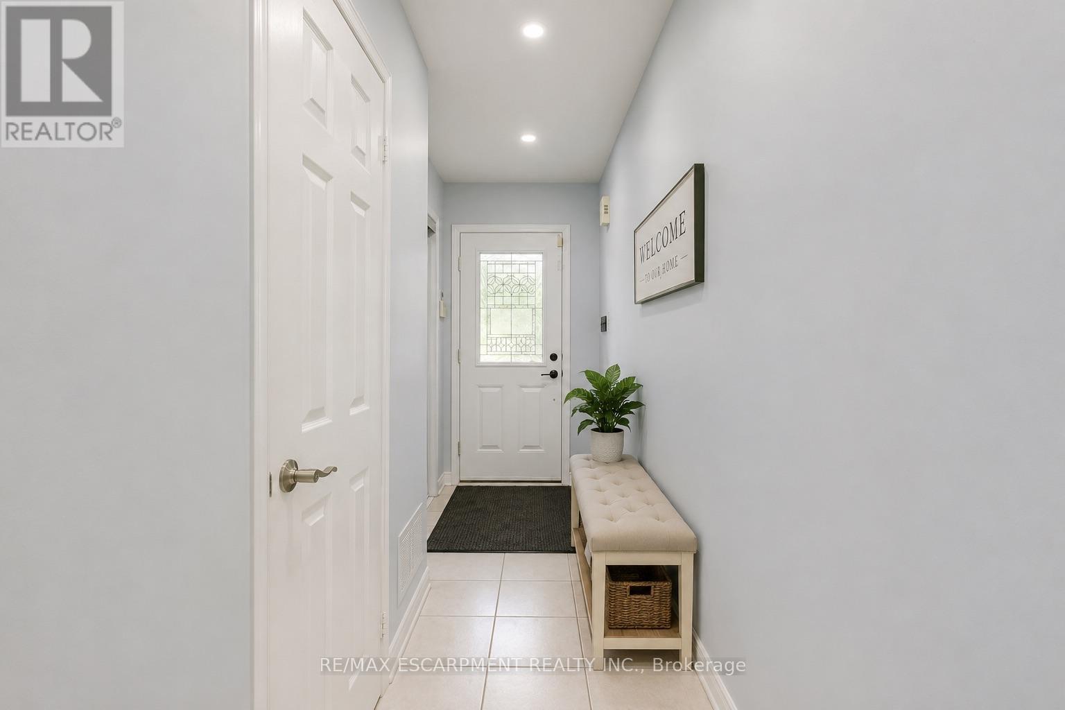 1793 Creek Way, Burlington, Ontario  L7L 6R1 - Photo 3 - W13680462
