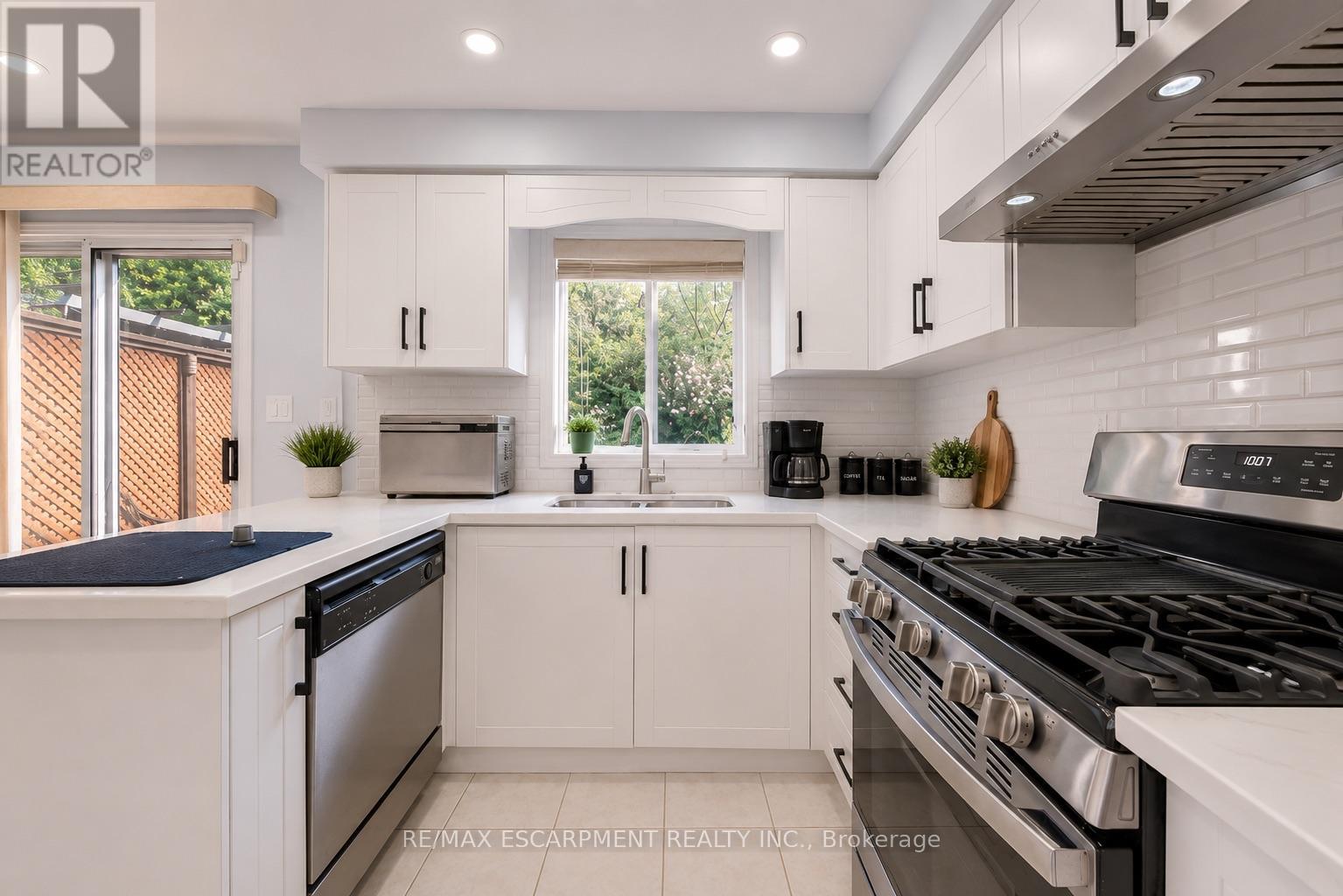 1793 Creek Way, Burlington, Ontario  L7L 6R1 - Photo 8 - W13680462