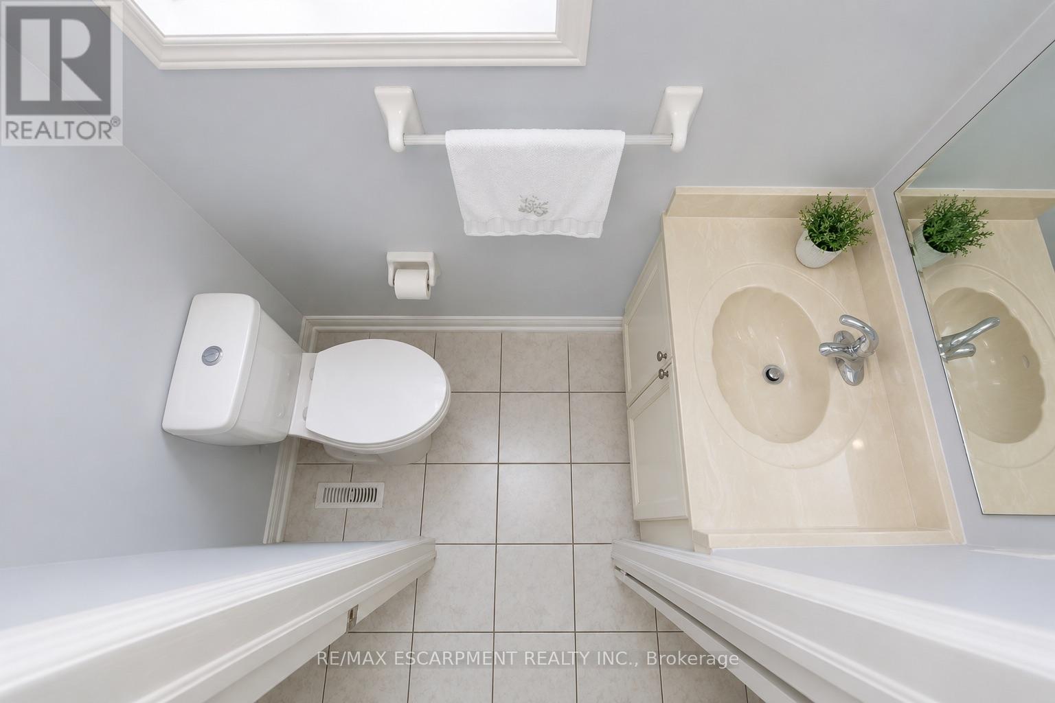 1793 Creek Way, Burlington, Ontario  L7L 6R1 - Photo 9 - W13680462