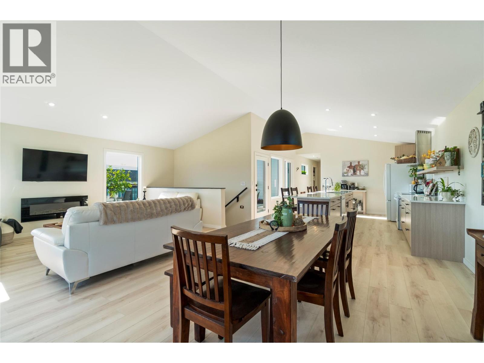 2545 Panoramic Way, Blind Bay, British Columbia