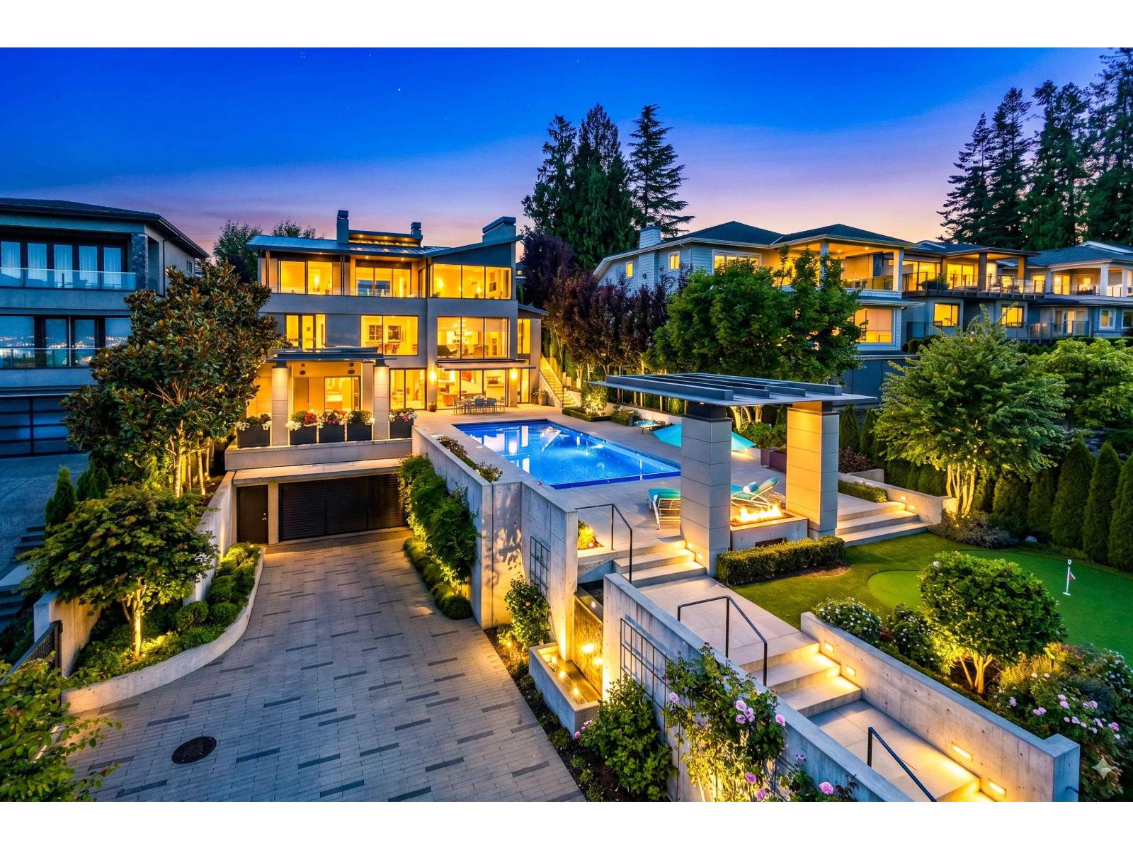 13386 MARINE DRIVE, Surrey, British Columbia