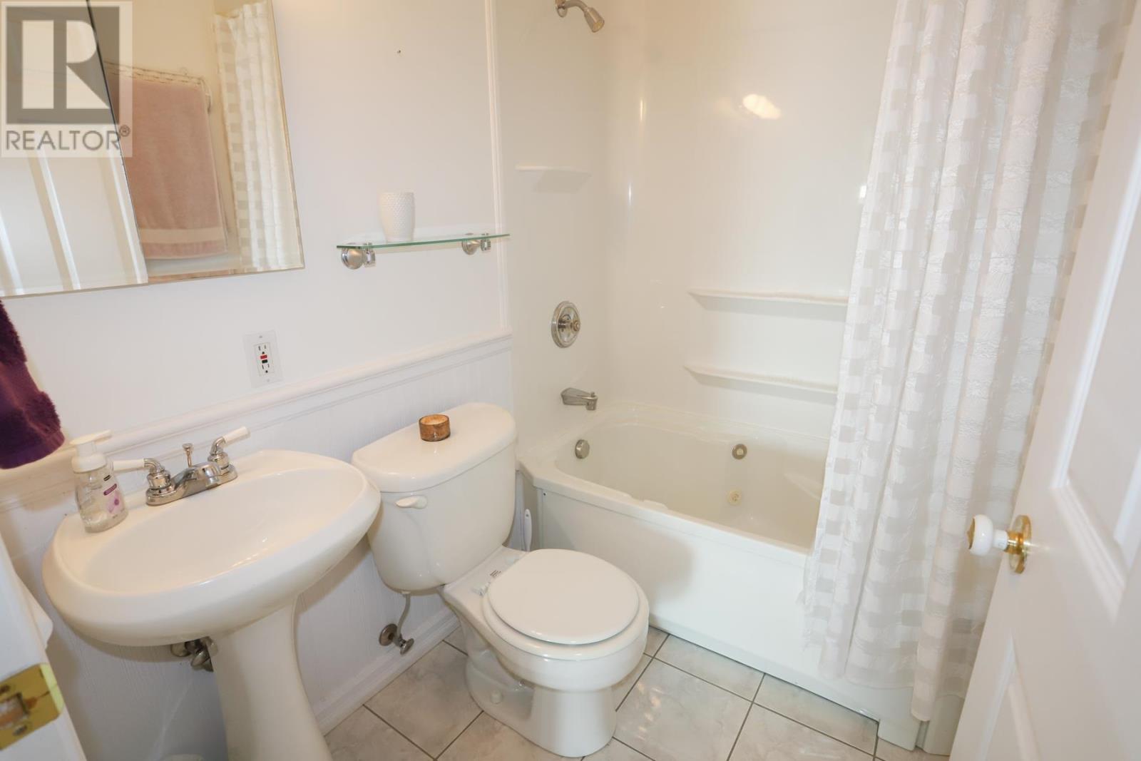647b Lakeshore Dr, Tarbutt, Ontario  P0R 1E0 - Photo 17 - SM262157