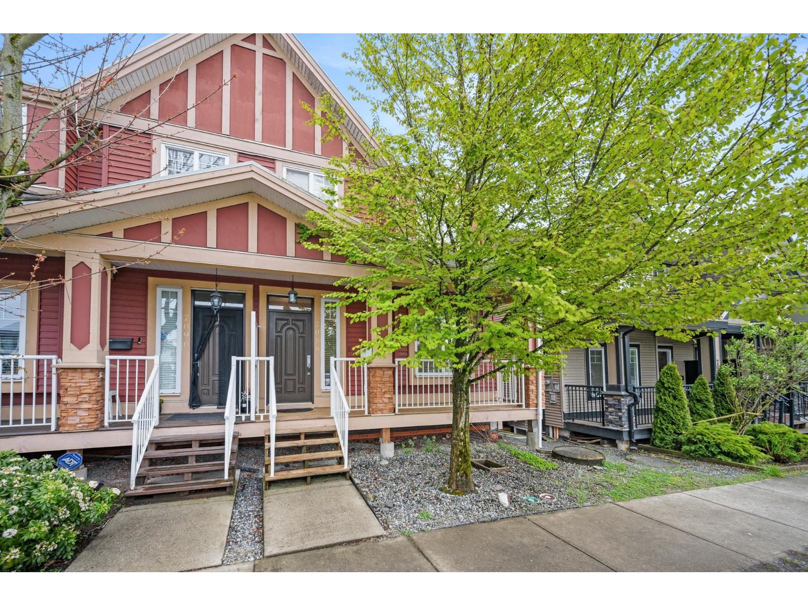 7088 144 Street, Surrey, British Columbia  V3W 5S2 - Photo 2 - R3156132