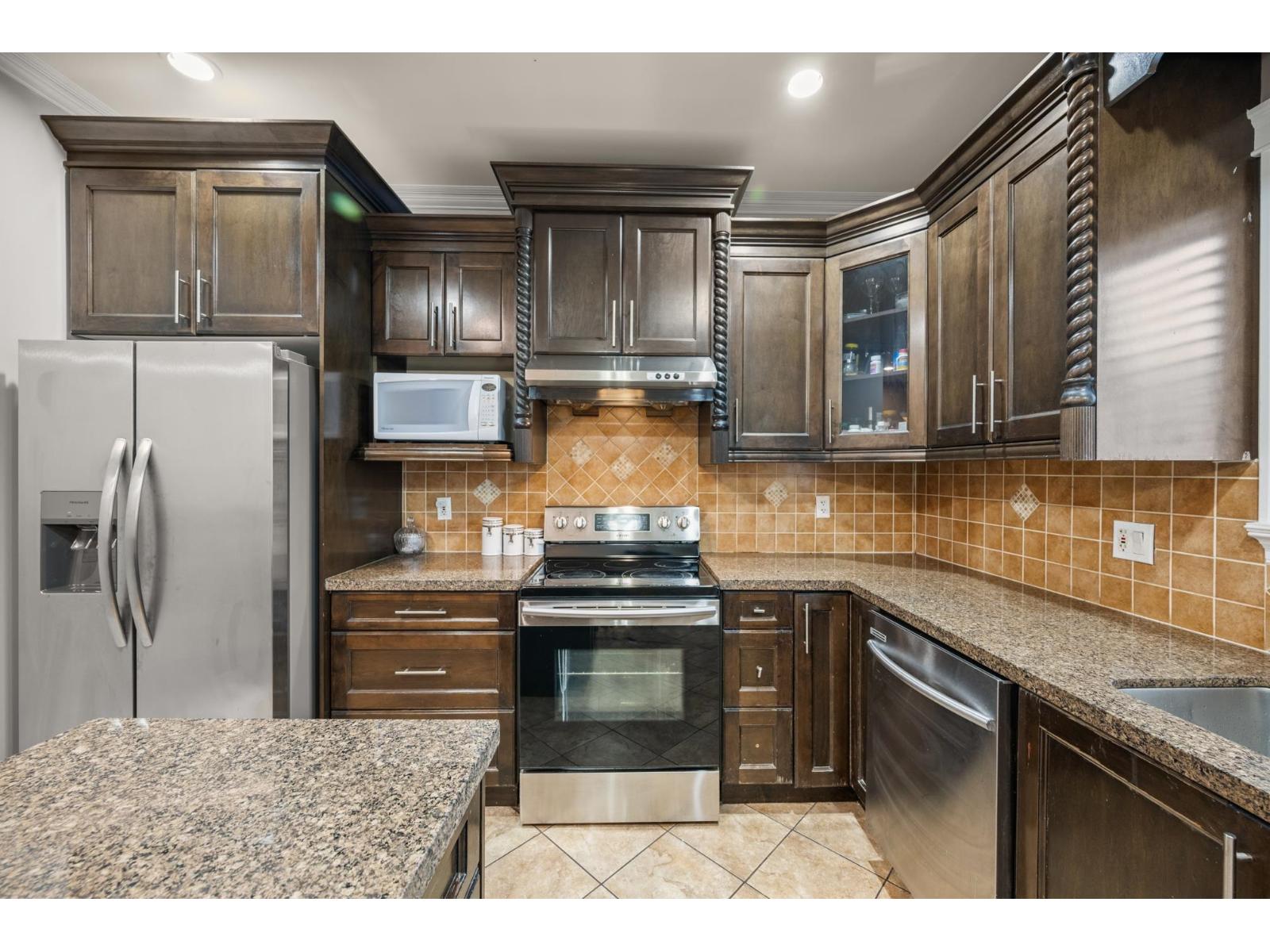 7088 144 Street, Surrey, British Columbia  V3W 5S2 - Photo 8 - R3156132