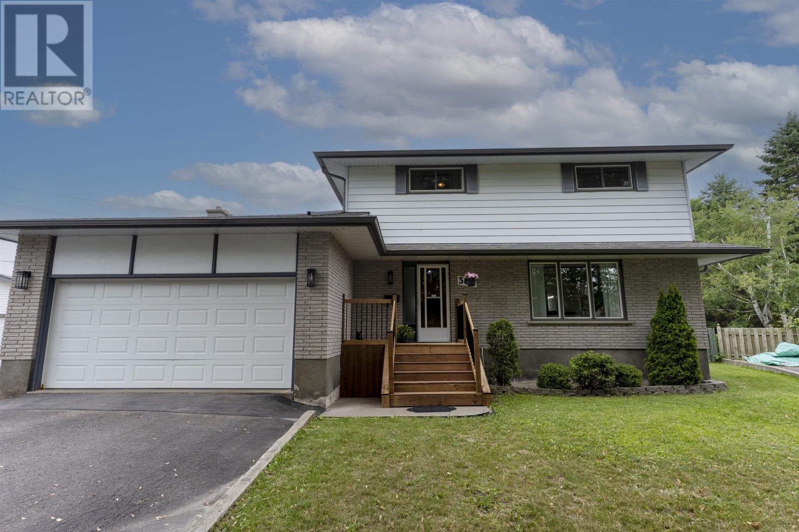 386 Lambton Pl, Thunder Bay, Ontario  P7C 5M1 - Photo 1 - TB2601989