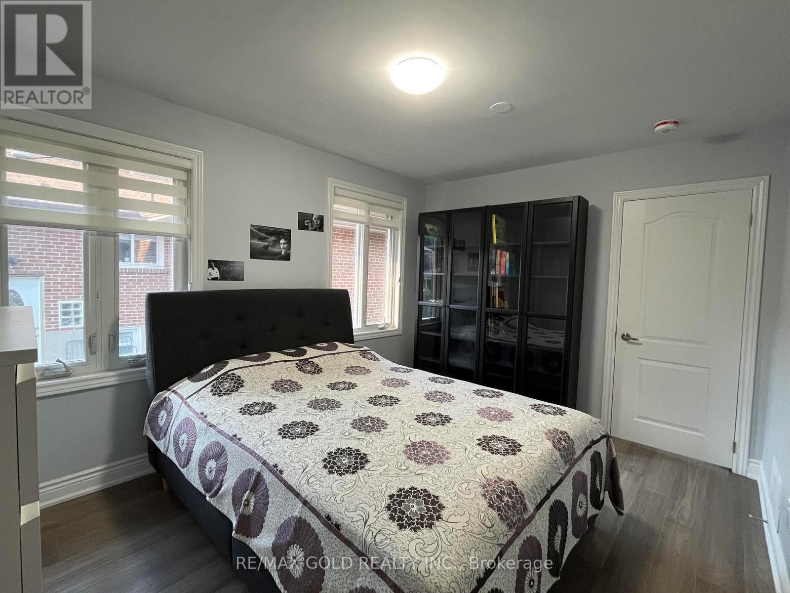 30 Moynes Avenue, Toronto, Ontario  M8Y 3B8 - Photo 8 - W13680144