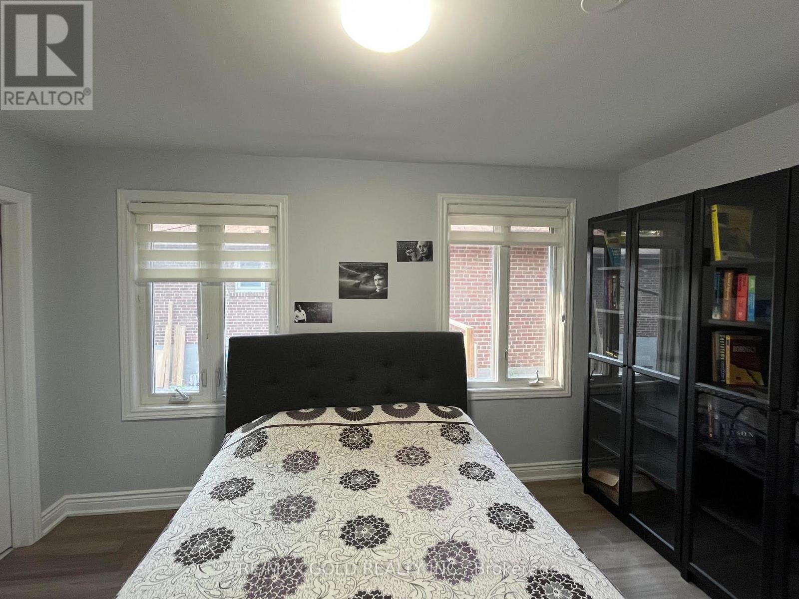 30 Moynes Avenue, Toronto, Ontario  M8Y 3B8 - Photo 9 - W13680144