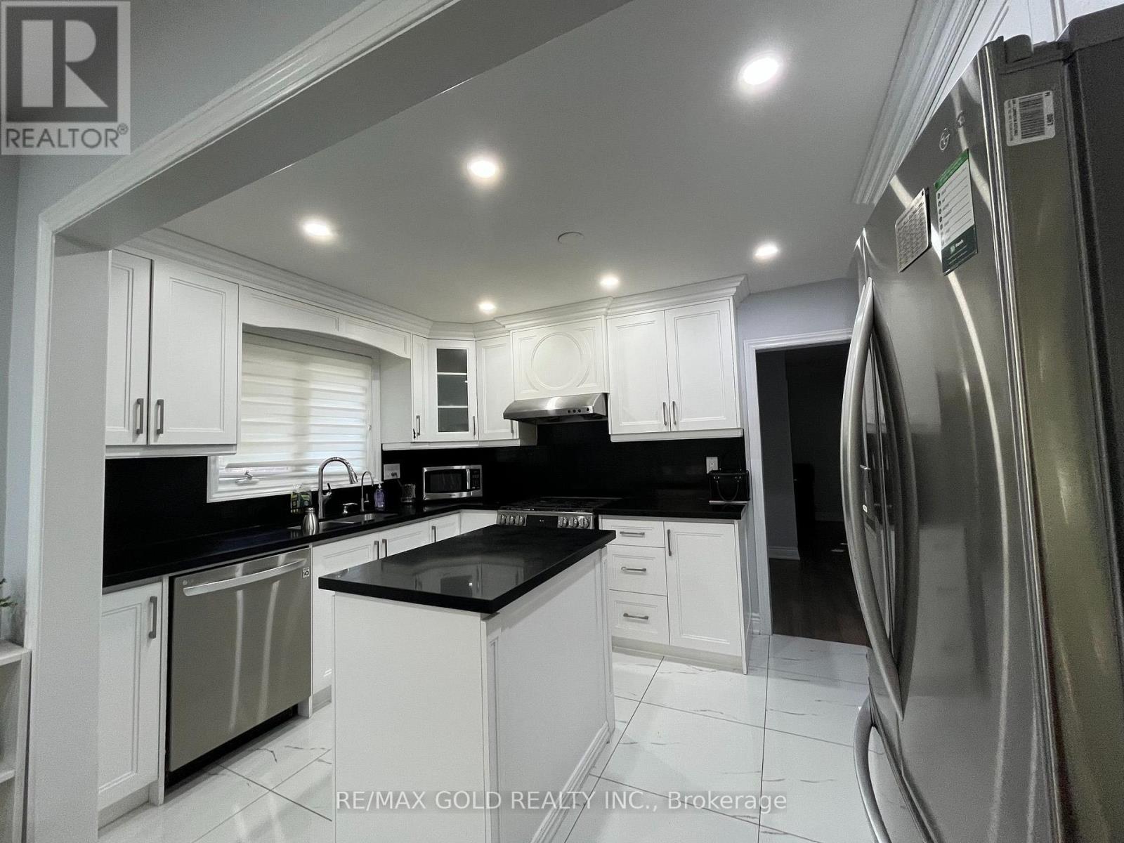 30 Moynes Avenue, Toronto, Ontario  M8Y 3B8 - Photo 16 - W13680144