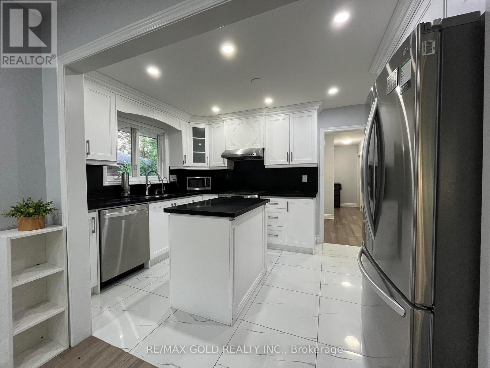 30 Moynes Avenue, Toronto, Ontario  M8Y 3B8 - Photo 6 - W13680144