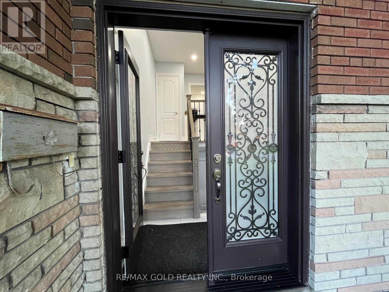 30 Moynes Avenue, Toronto, Ontario  M8Y 3B8 - Photo 2 - W13680144