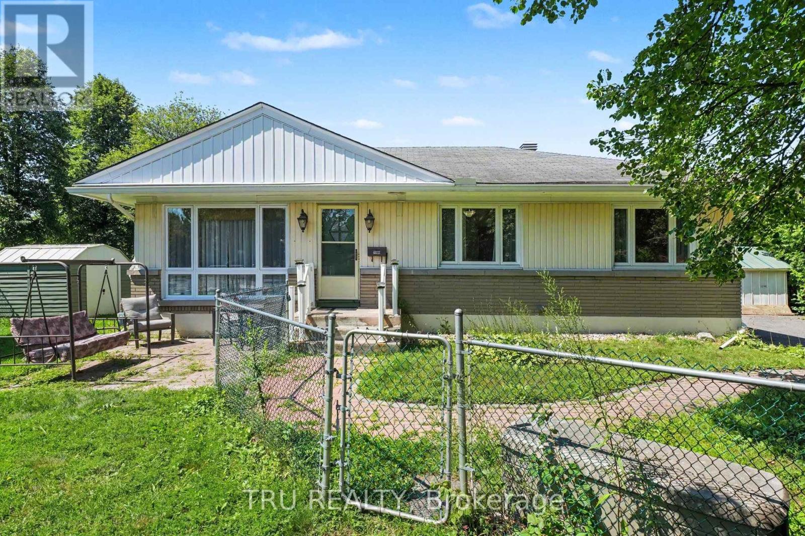 1908 Saunderson Drive, Ottawa, Ontario  K1G 2C7 - Photo 2 - X13680514