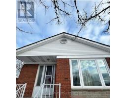 THREE-BEDROOM MAIN FLOOR - 8 HIGHWOOD AVE AVENUE, Toronto, Ontario