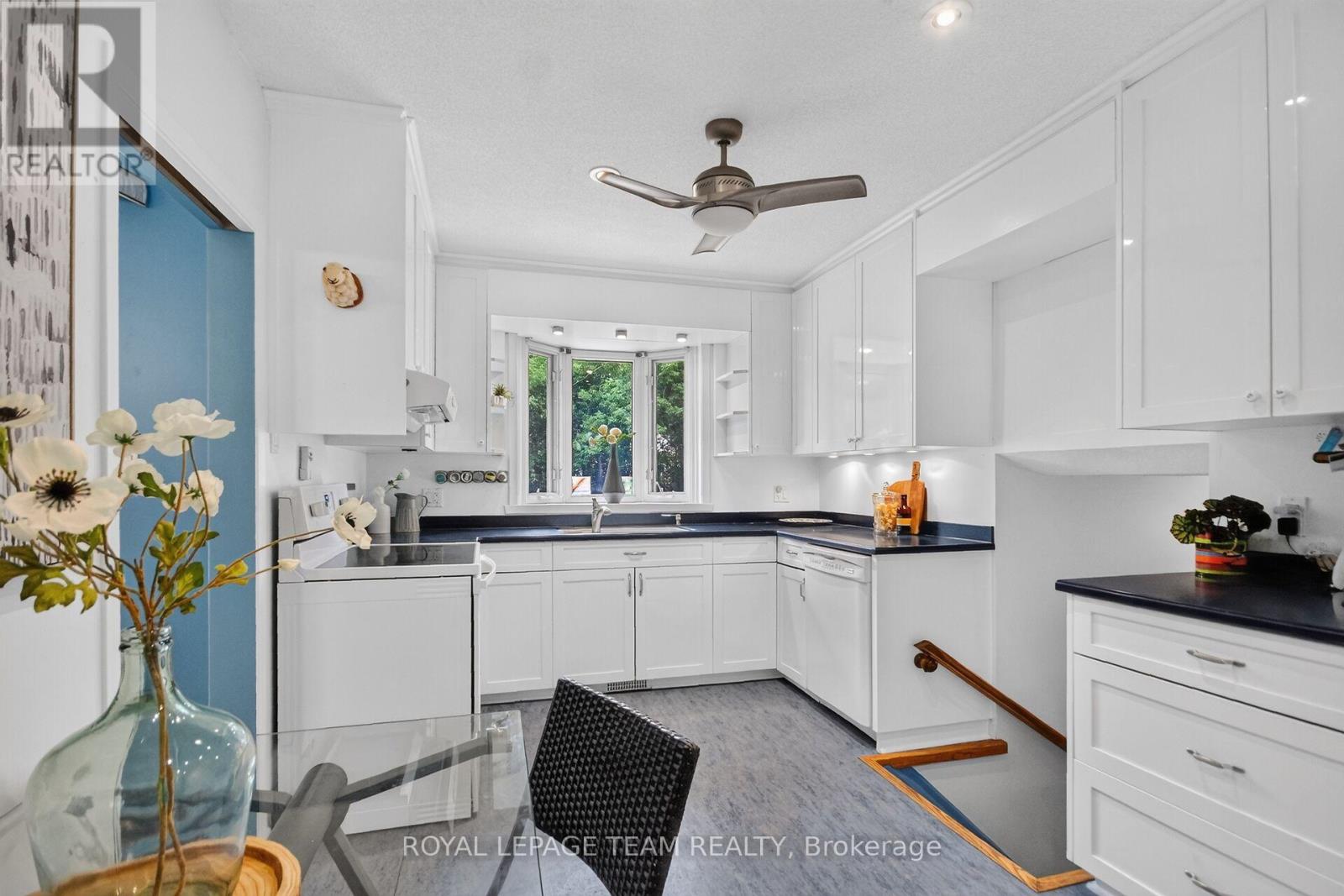 673 Golden Avenue, Ottawa, Ontario  K2A 2G3 - Photo 15 - X13680554