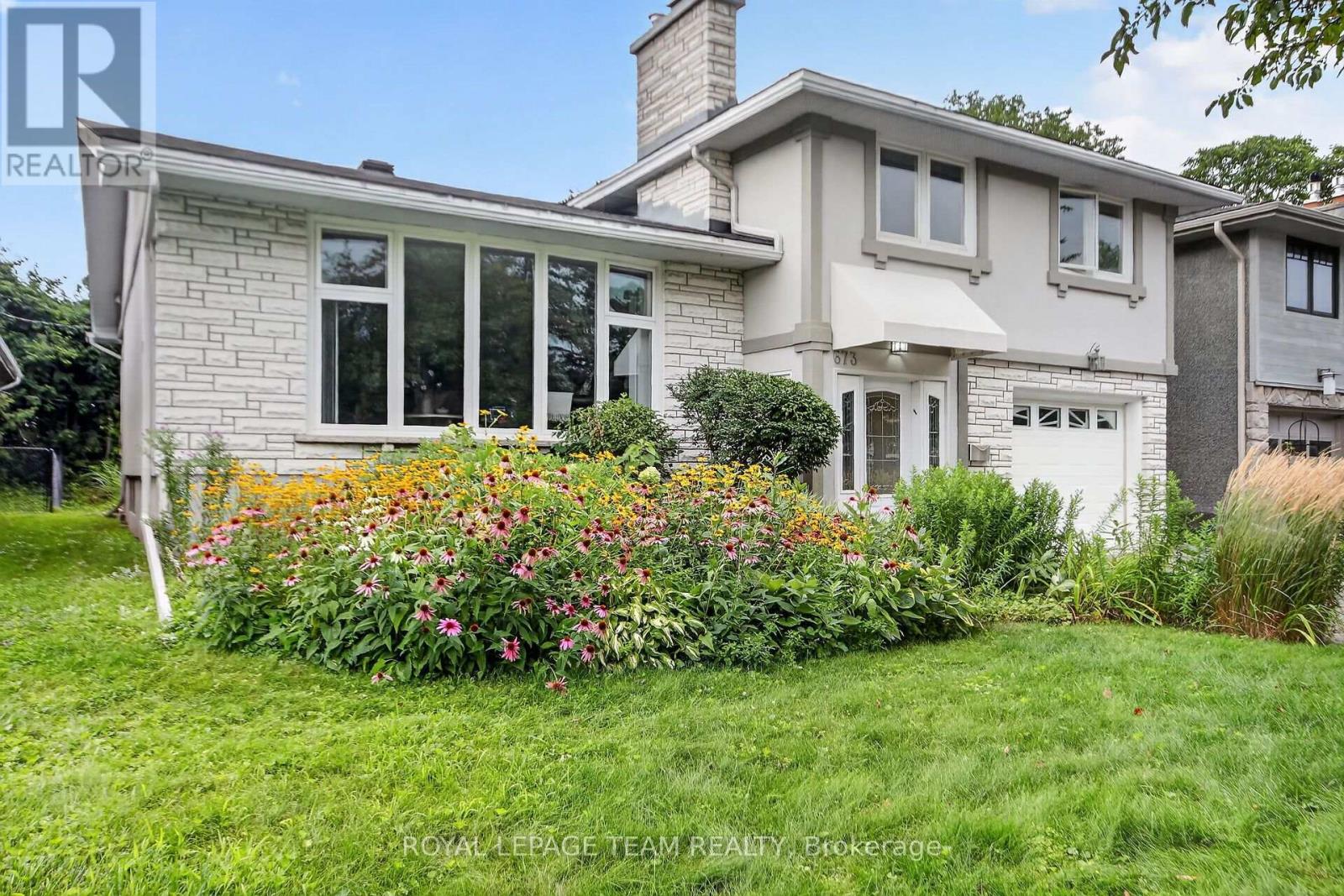 673 Golden Avenue, Ottawa, Ontario  K2A 2G3 - Photo 2 - X13680554