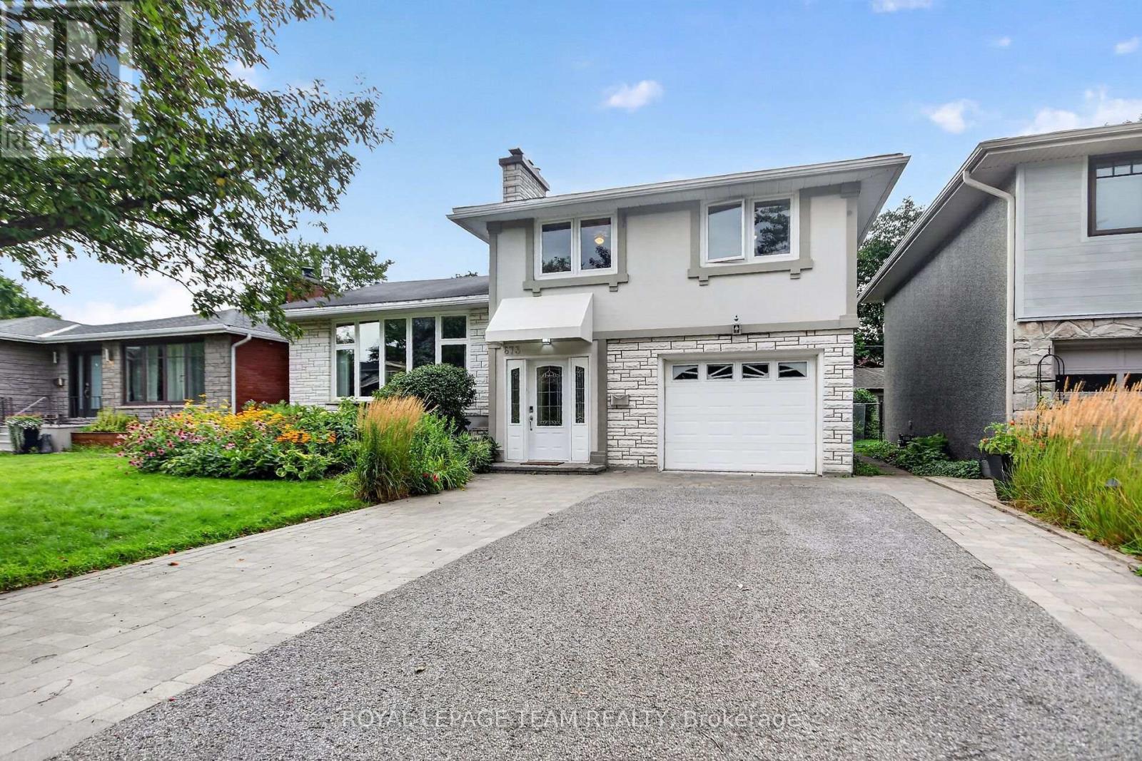 673 Golden Avenue, Ottawa, Ontario  K2A 2G3 - Photo 3 - X13680554