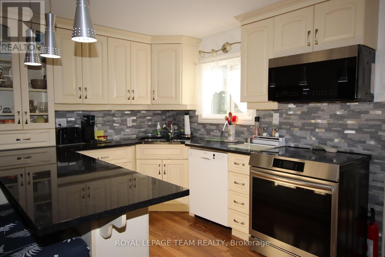 7 Woodside Lane, Mcnab/braeside, Ontario  K0A 3L0 - Photo 12 - X13679082