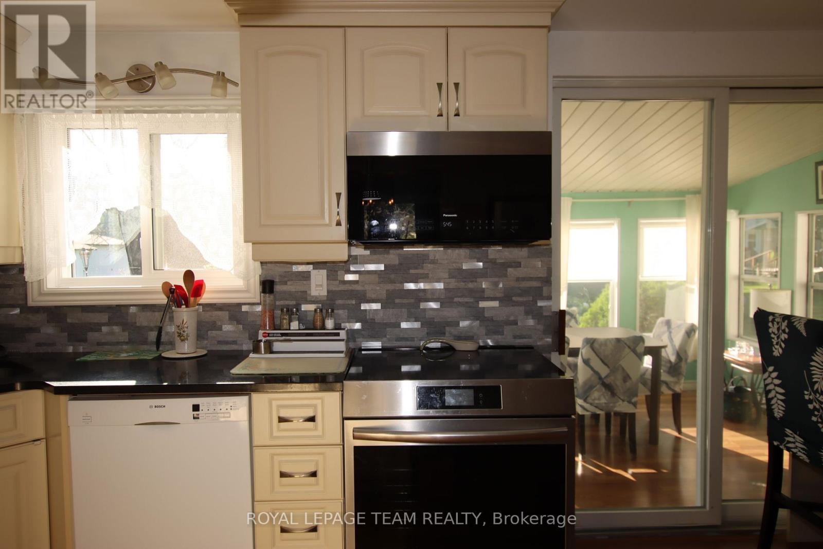 7 Woodside Lane, Mcnab/braeside, Ontario  K0A 3L0 - Photo 11 - X13679082