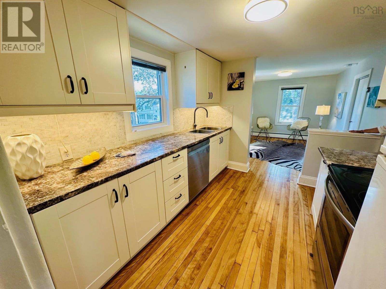2079 & 2081 Poplar Street, Halifax, Nova Scotia  B3L 2Y6 - Photo 11 - 202620704