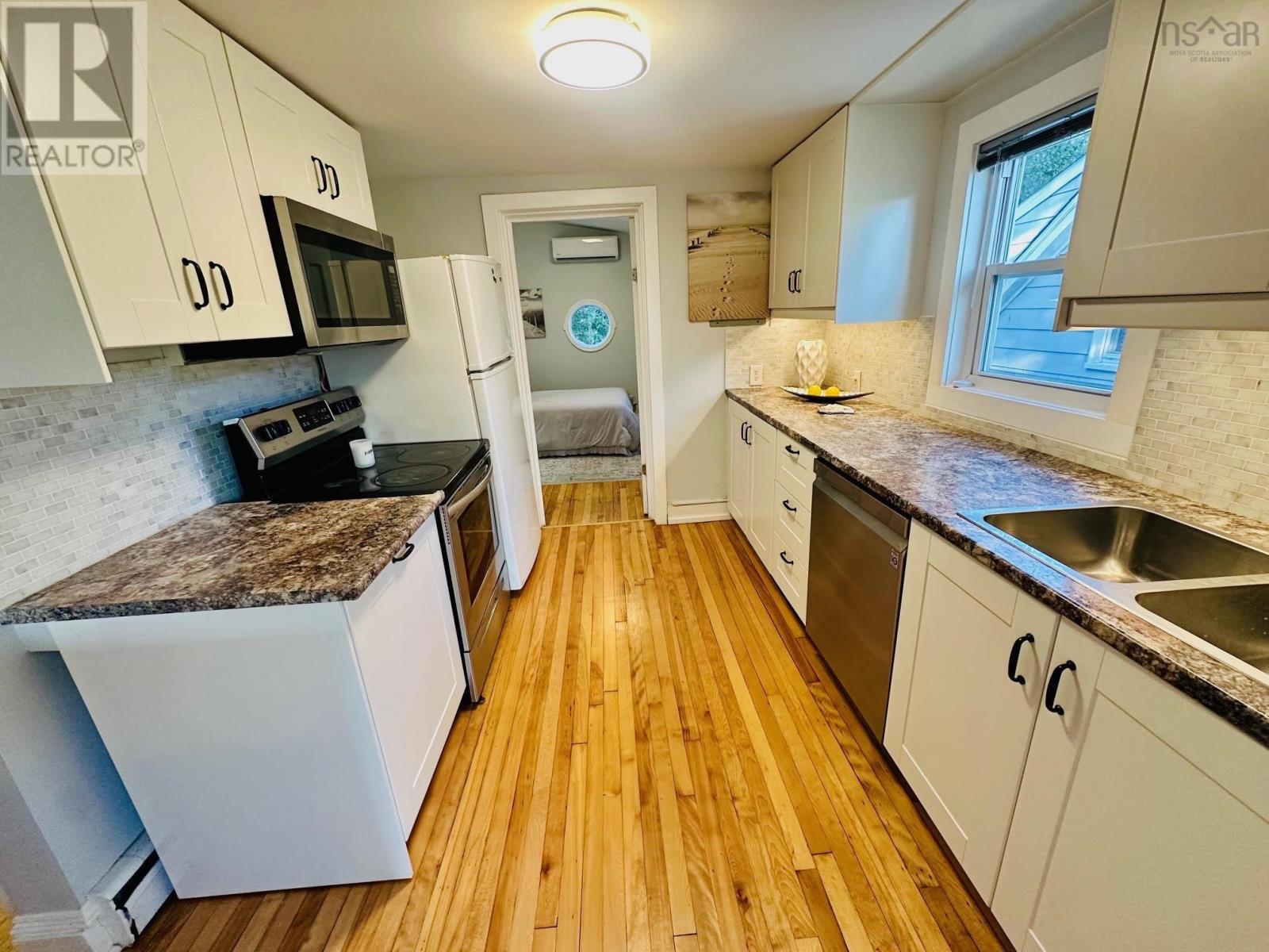 2079 & 2081 Poplar Street, Halifax, Nova Scotia  B3L 2Y6 - Photo 8 - 202620704