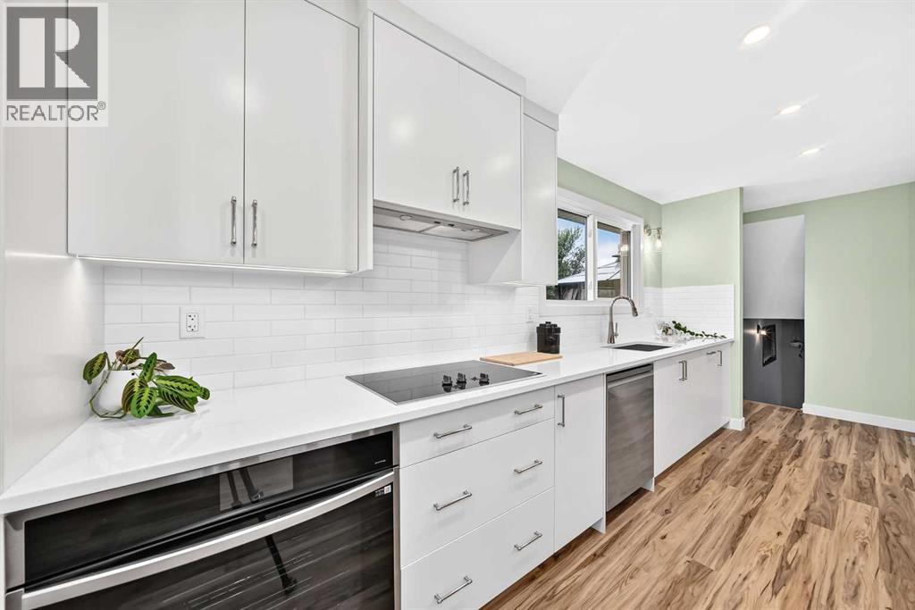 14672 Deer Ridge Drive SE, Calgary, Alberta  T2J 5Y4 - Photo 4 - A2336727
