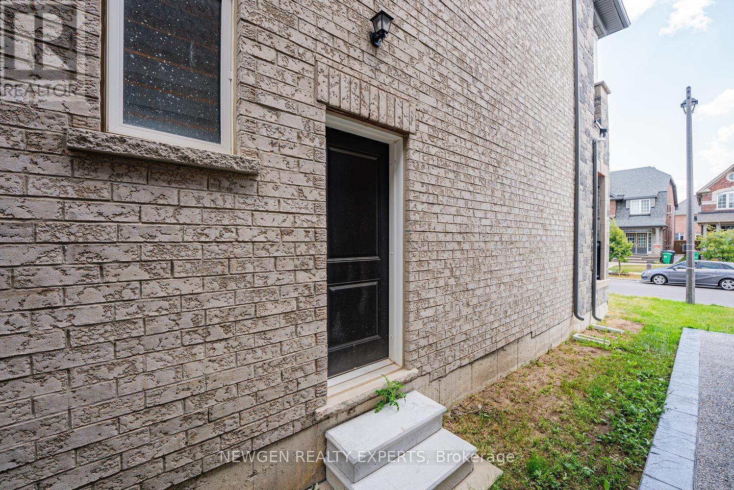 68 Stowmarket Street, Caledon, Ontario  L7C 3Y5 - Photo 38 - W13680564