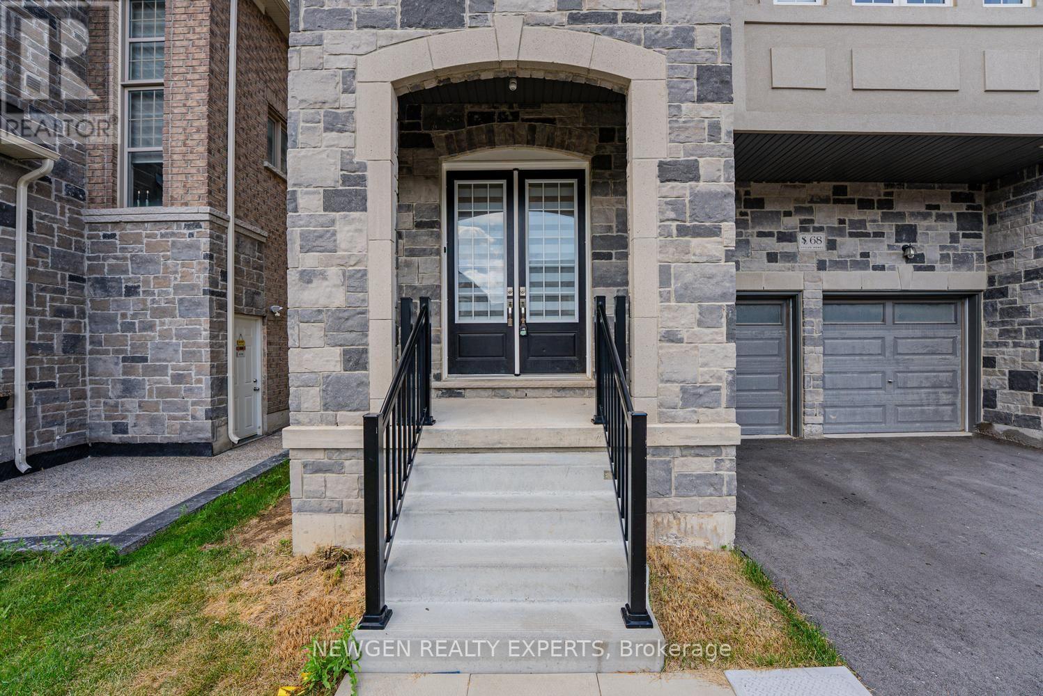 68 Stowmarket Street, Caledon, Ontario  L7C 3Y5 - Photo 4 - W13680564
