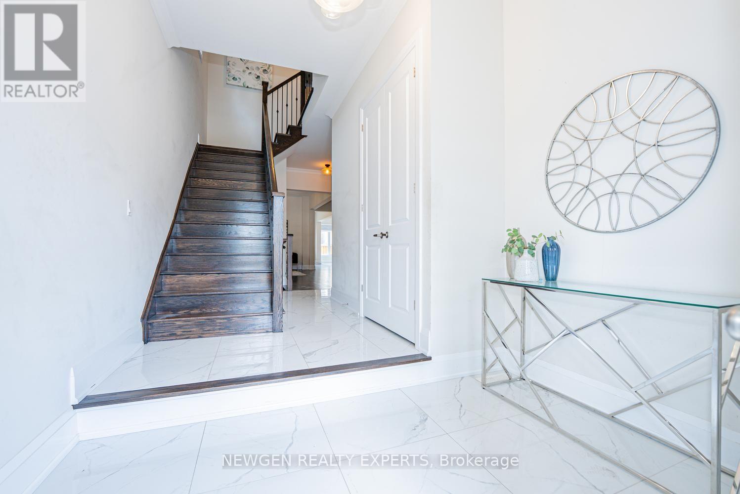 68 Stowmarket Street, Caledon, Ontario  L7C 3Y5 - Photo 5 - W13680564