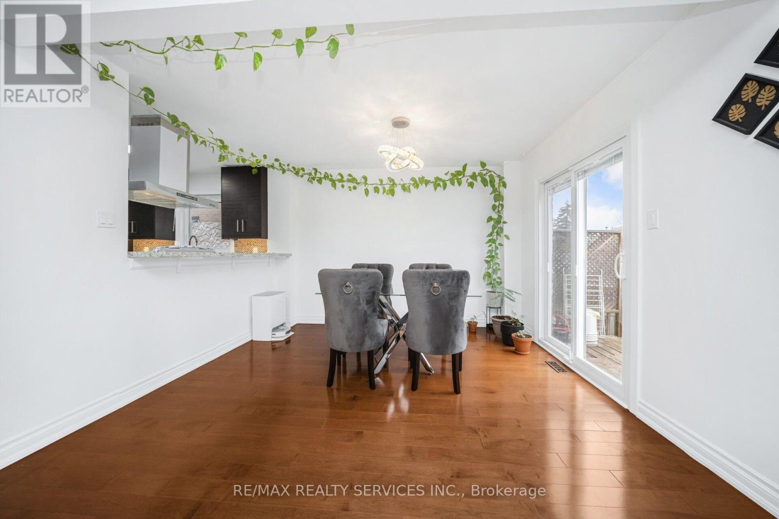 19 Wayne Nicol Drive, Brampton, Ontario L6X 3Z2 - Photo 8 - W13676238