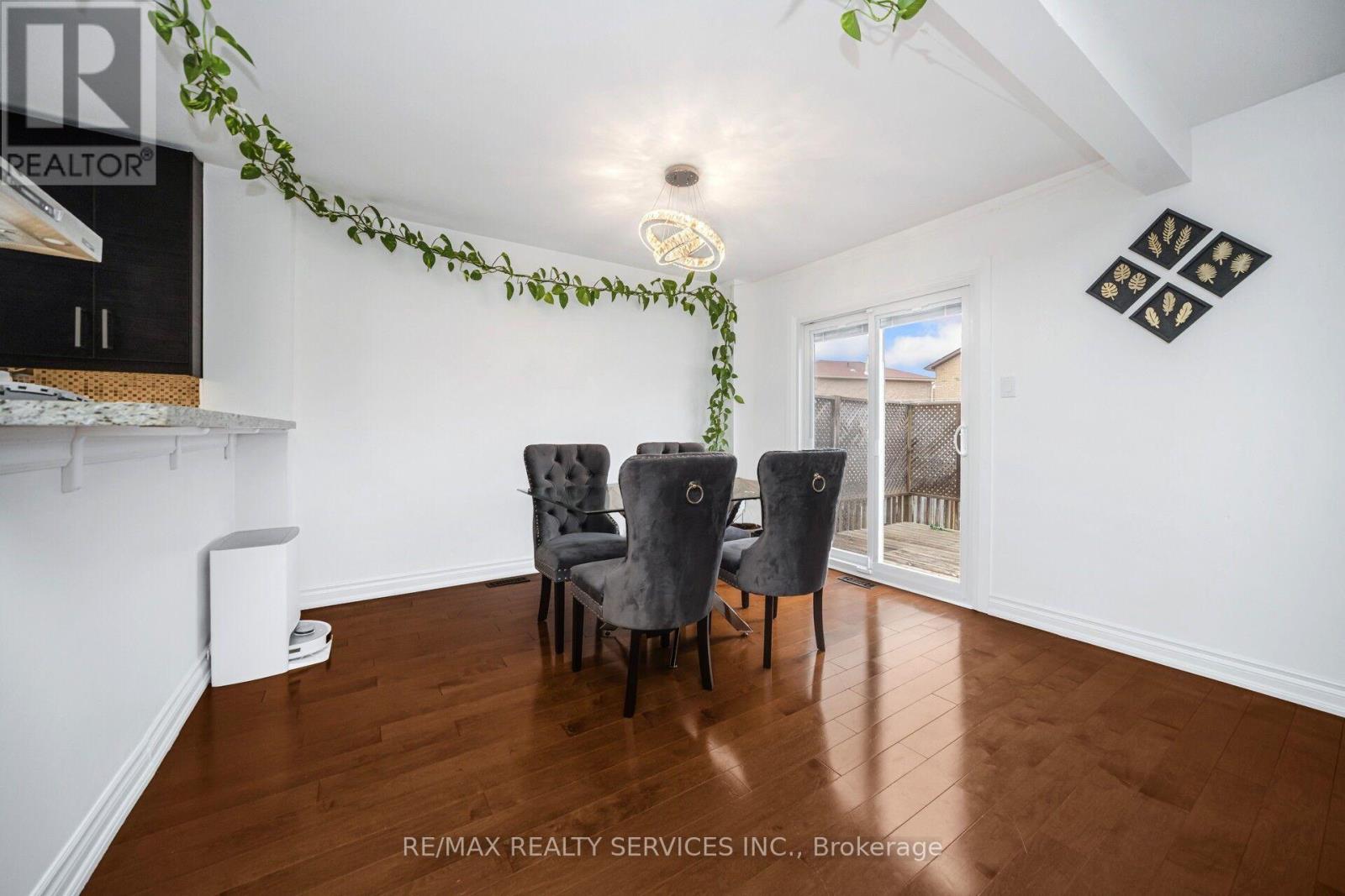 19 Wayne Nicol Drive, Brampton, Ontario L6X 3Z2 - Photo 9 - W13676238