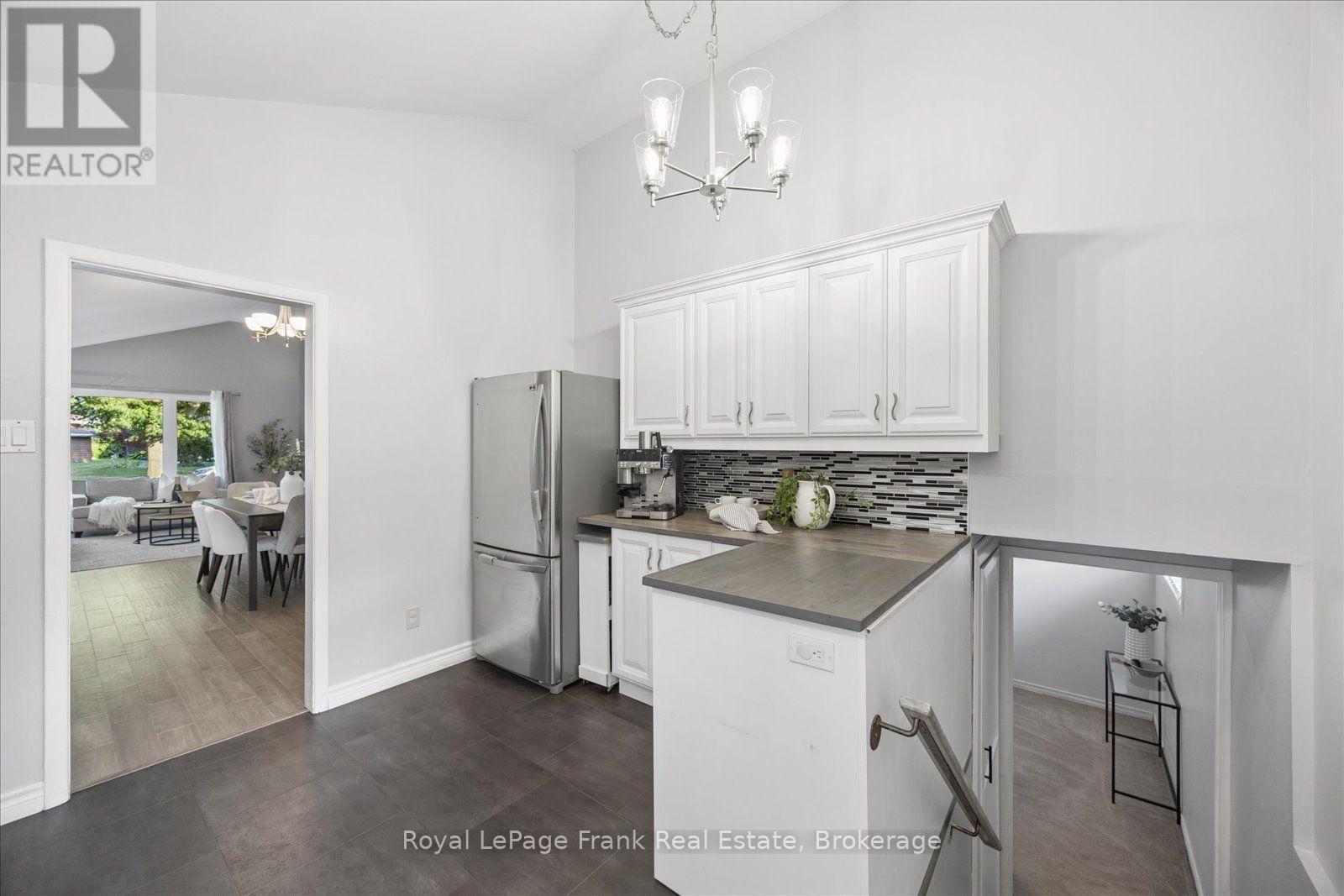 2 Rosswood Crescent, Toronto, Ontario  M1P 3N2 - Photo 15 - E13639382