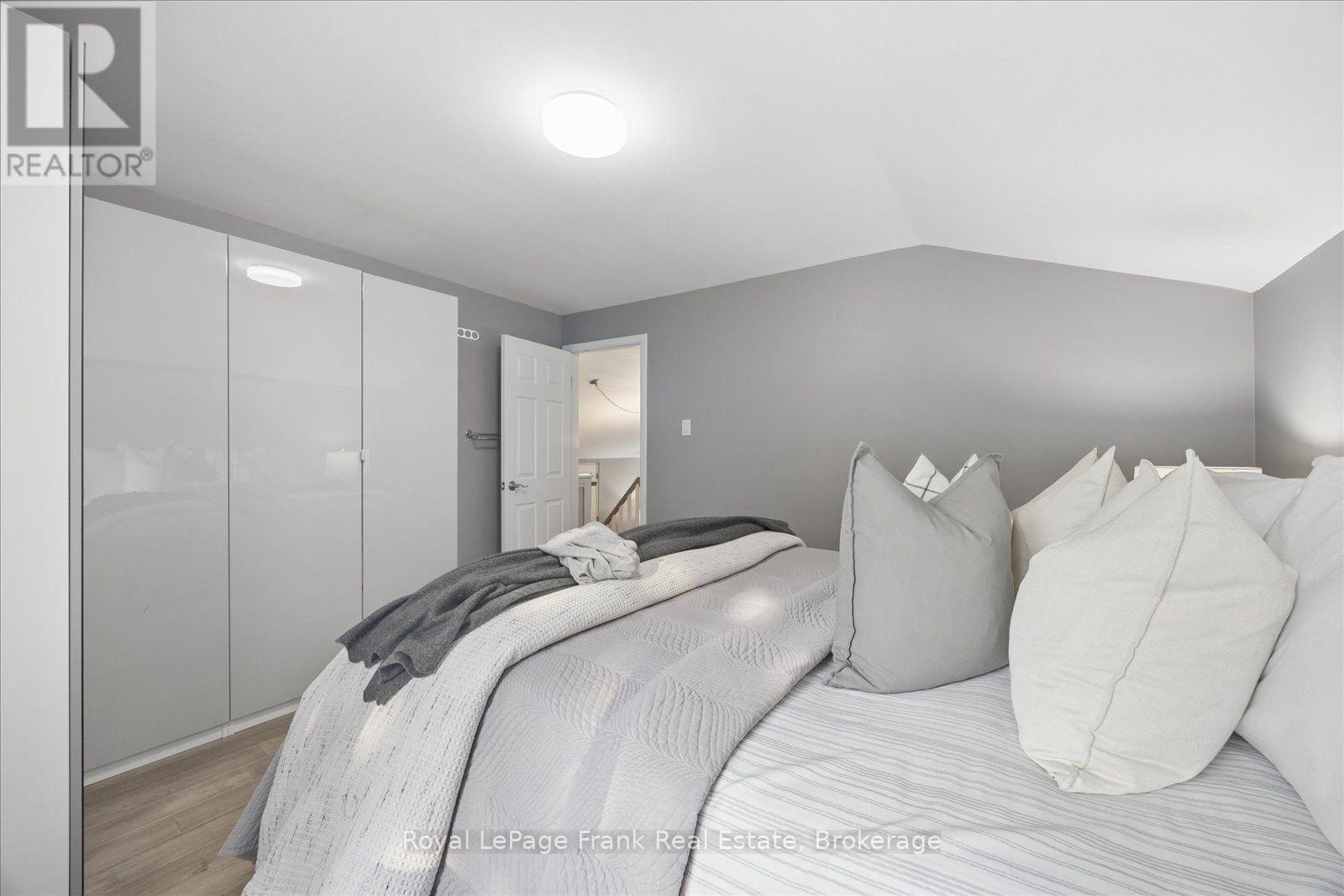 2 Rosswood Crescent, Toronto, Ontario  M1P 3N2 - Photo 17 - E13639382