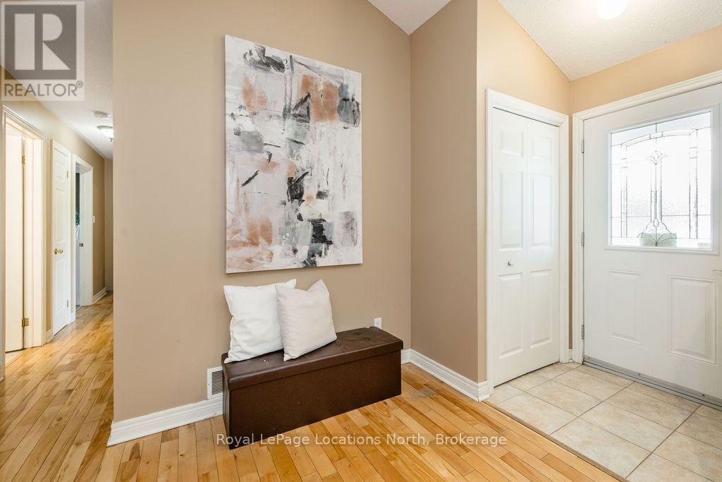 28 Marl Creek Drive, Springwater, Ontario  L0L 2K0 - Photo 6 - S13673116