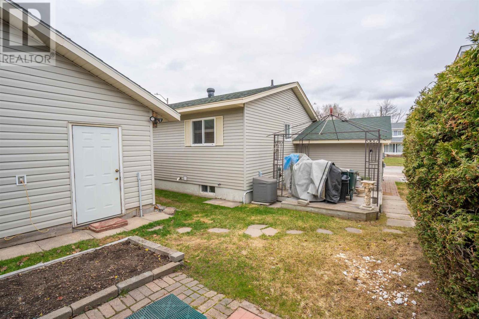 1015 Lake St, Sault Ste. Marie, Ontario  P6B 6B5 - Photo 4 - SM262196