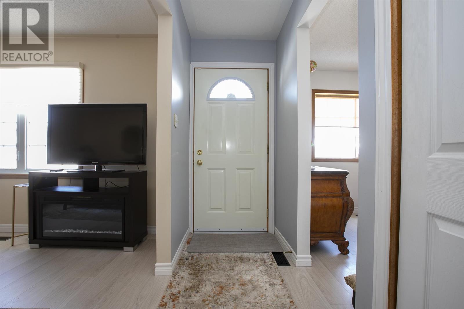 1015 Lake St, Sault Ste. Marie, Ontario  P6B 6B5 - Photo 6 - SM262196