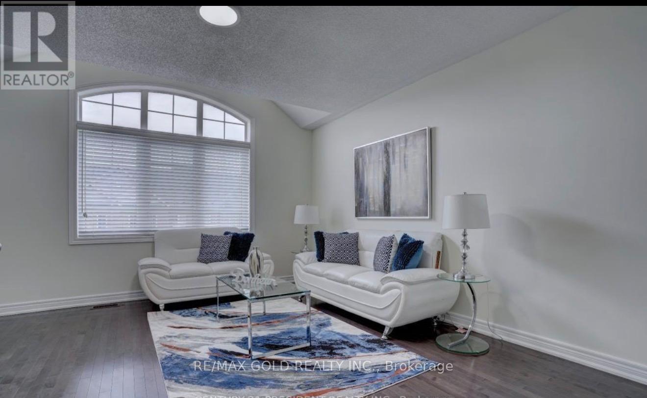 35 Saint Dennis Road, Brampton, Ontario  L6R 3W7 - Photo 12 - W13652486