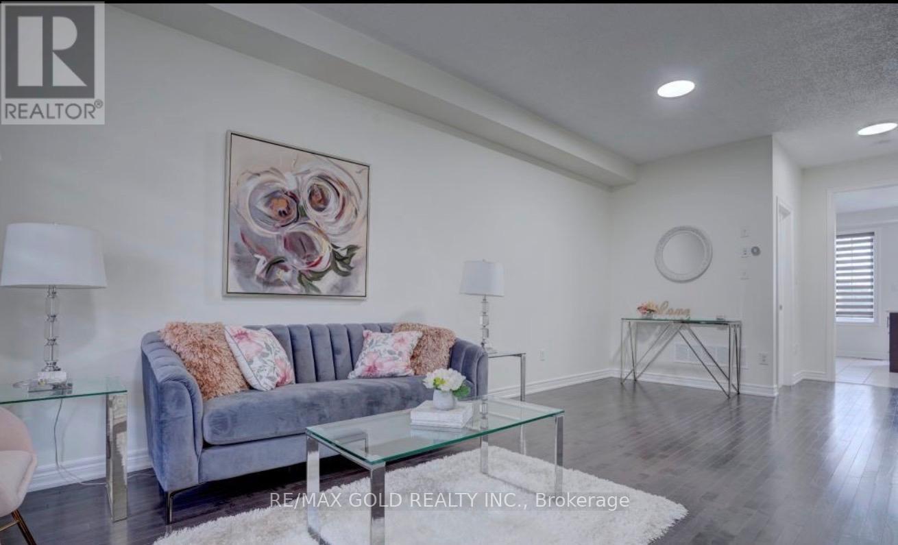 35 Saint Dennis Road, Brampton, Ontario  L6R 3W7 - Photo 8 - W13652486