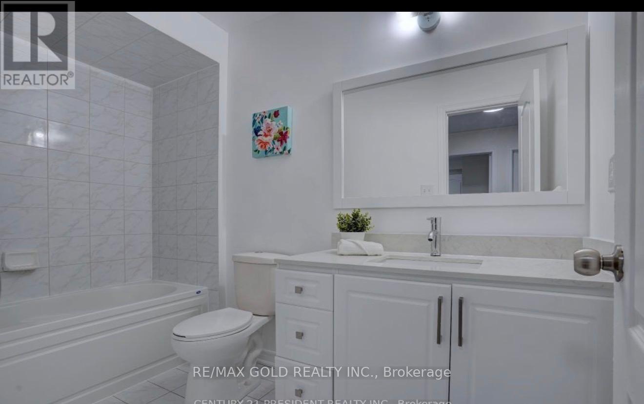 35 Saint Dennis Road, Brampton, Ontario  L6R 3W7 - Photo 15 - W13652486
