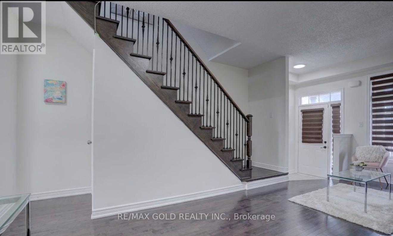 35 Saint Dennis Road, Brampton, Ontario  L6R 3W7 - Photo 9 - W13652486