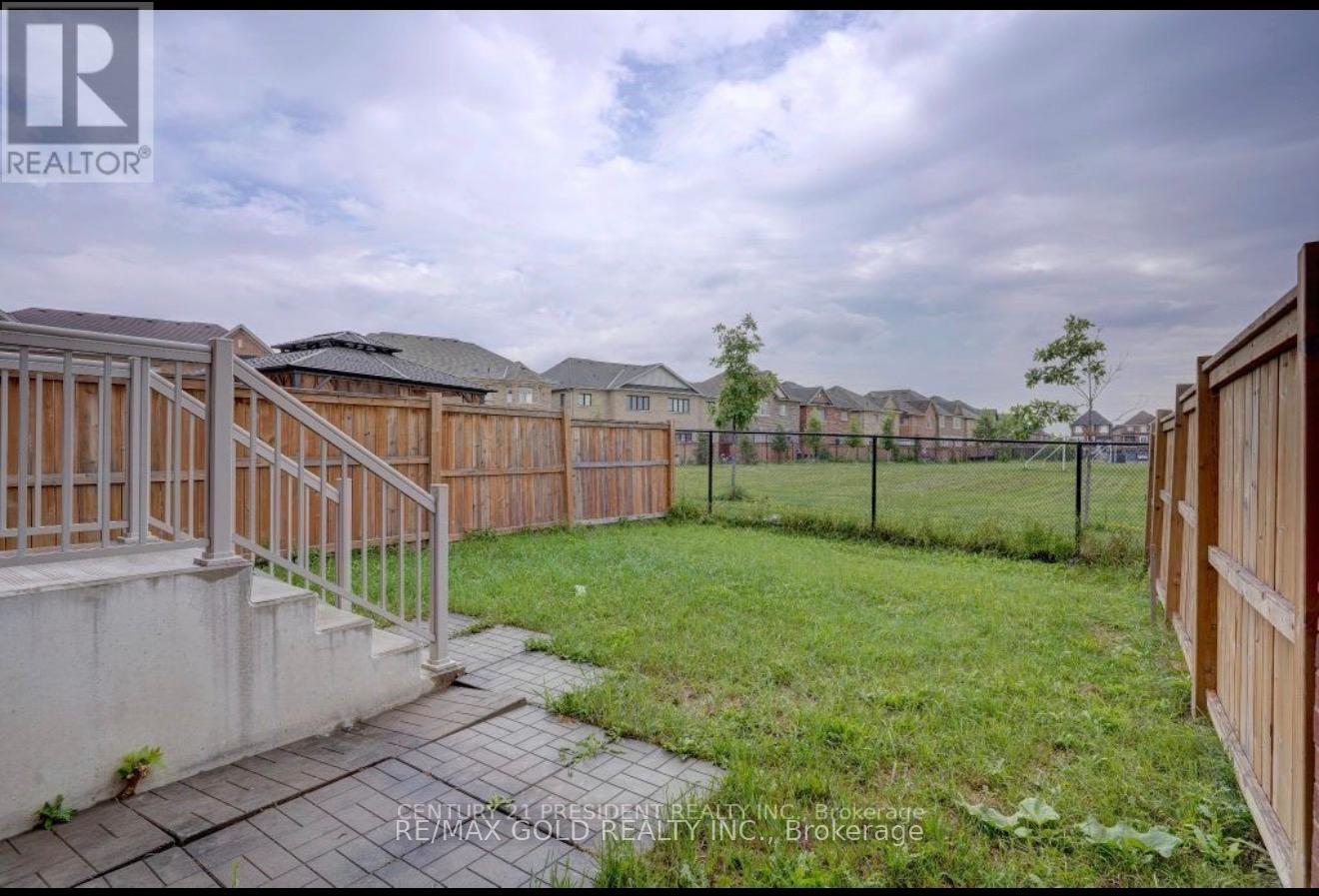 35 Saint Dennis Road, Brampton, Ontario  L6R 3W7 - Photo 20 - W13652486