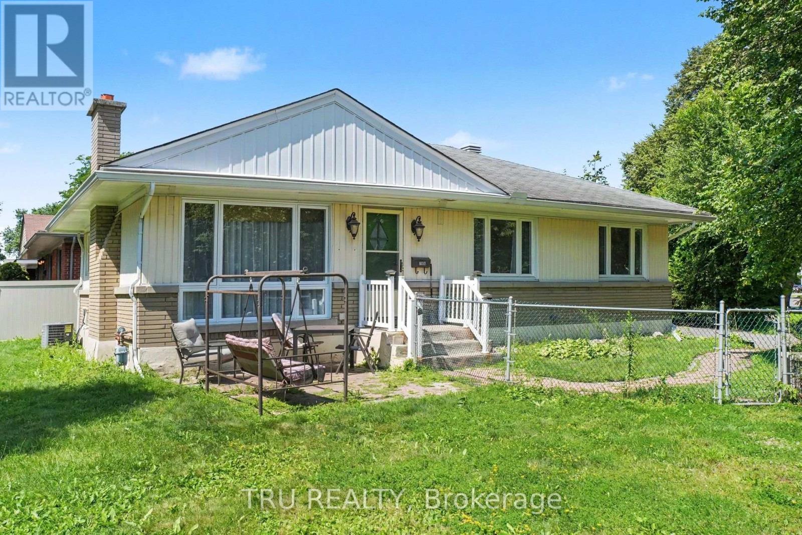 1908 SAUNDERSON DRIVE, Ottawa, Ontario