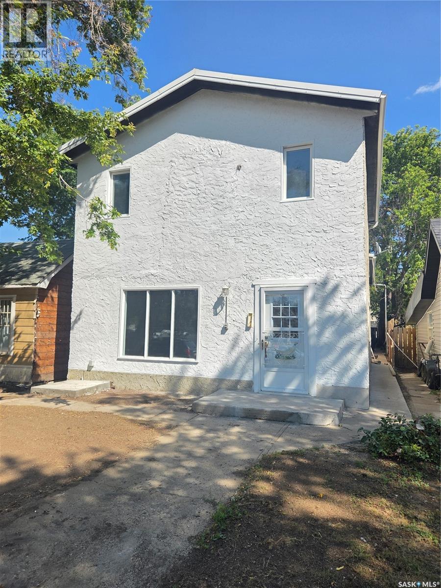 859 Cartier Avenue, Moose Jaw, Saskatchewan  S6H 1L9 - Photo 1 - SK043733
