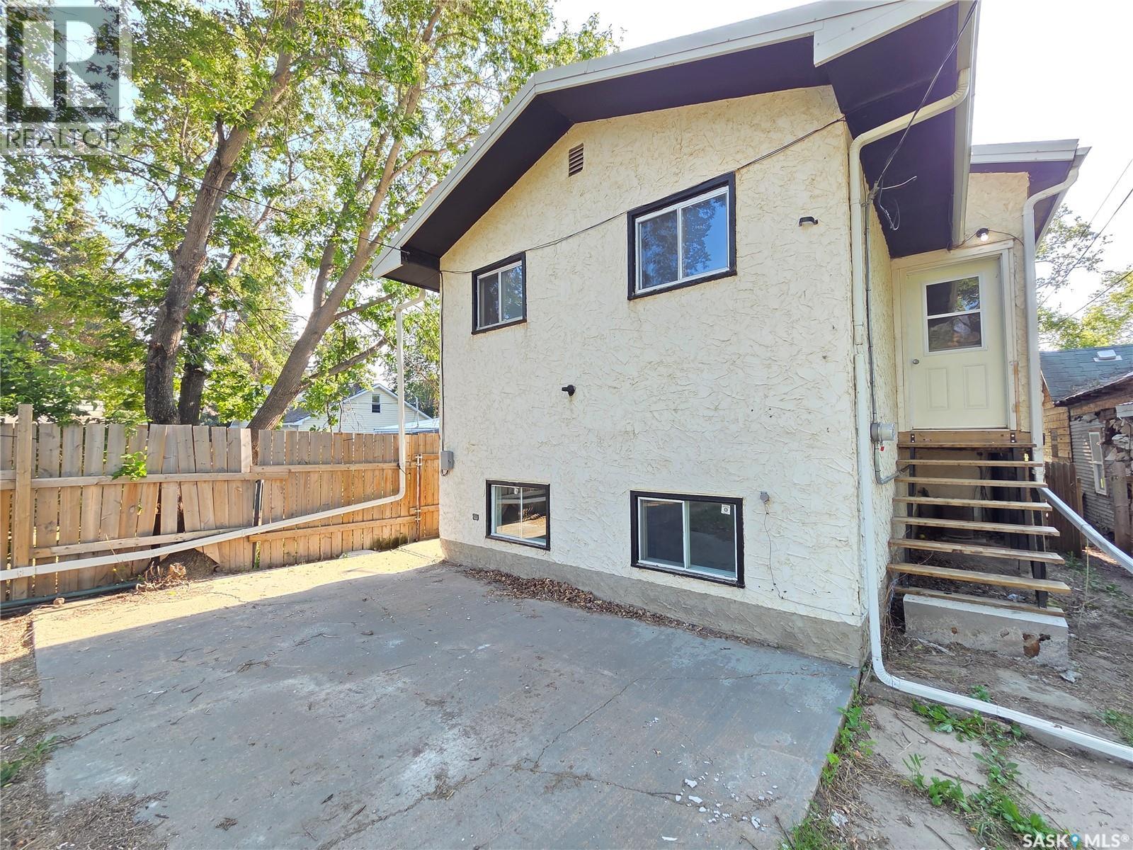 859 Cartier Avenue, Moose Jaw, Saskatchewan  S6H 1L9 - Photo 24 - SK043733