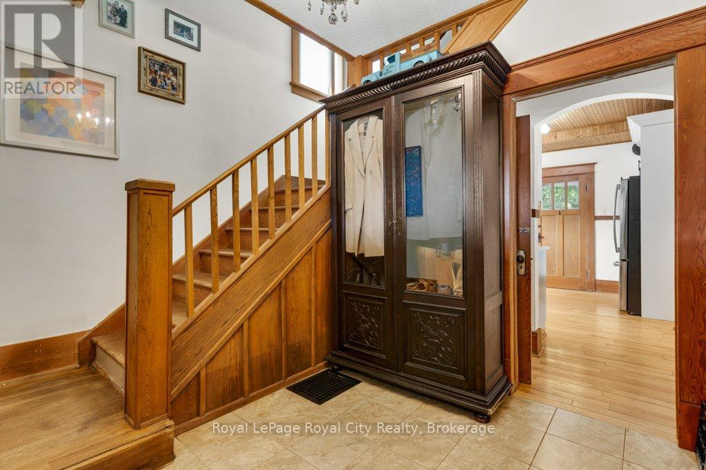9 Wilbur Street N, Halton Hills, Ontario  L7J 2C3 - Photo 11 - W13680606