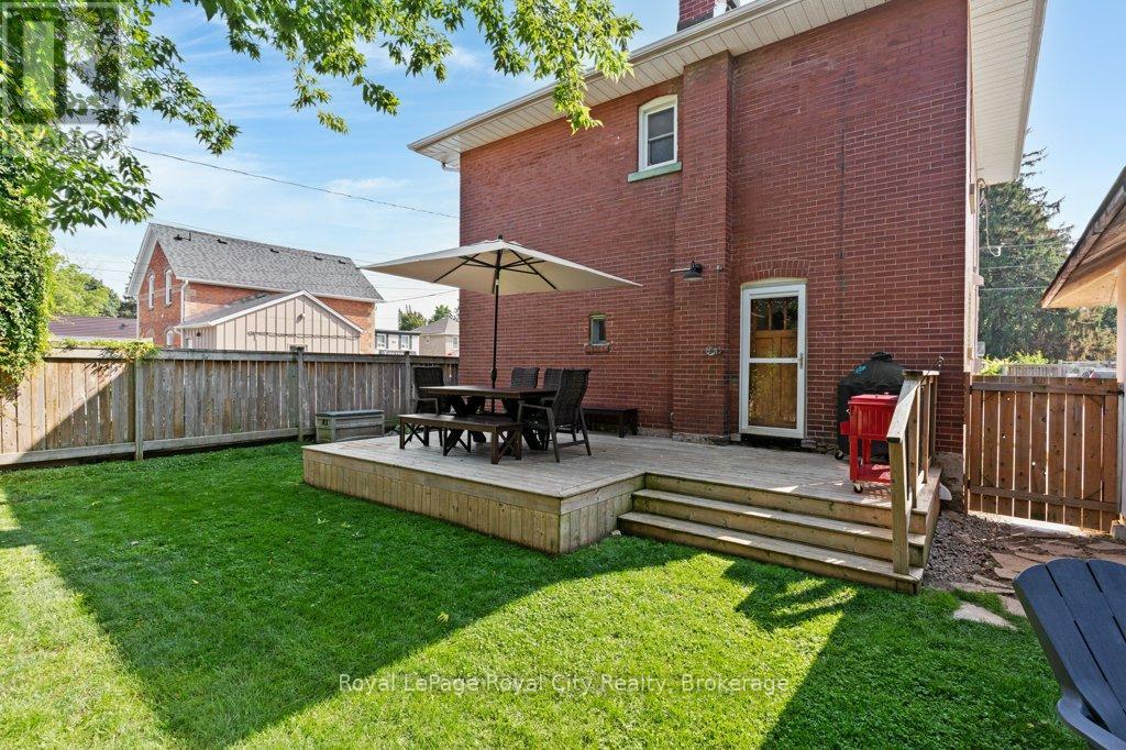 9 Wilbur Street N, Halton Hills, Ontario  L7J 2C3 - Photo 5 - W13680606