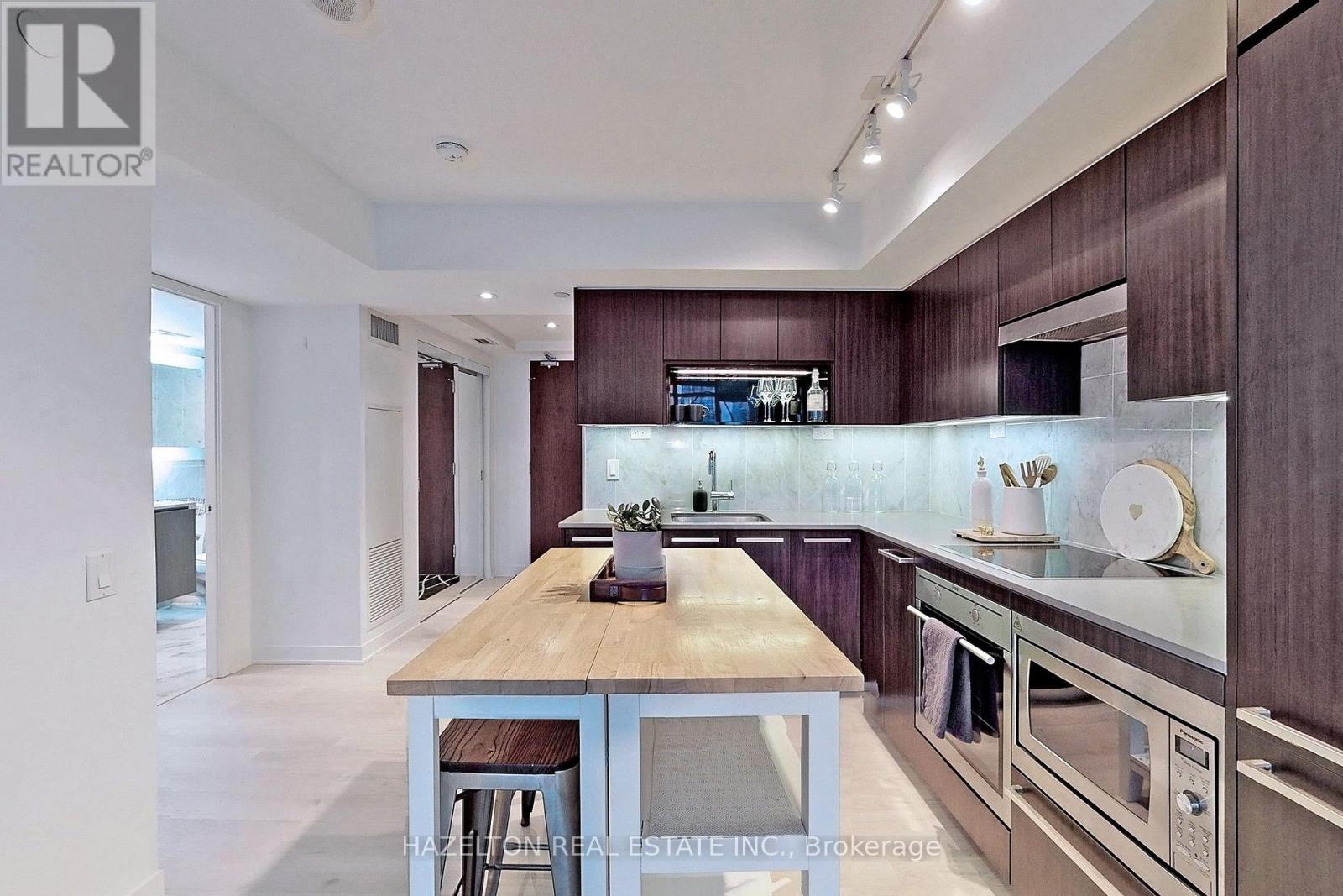 2510 - 70 Queens Wharf Road, Toronto, Ontario  M5V 0J2 - Photo 10 - C13680604